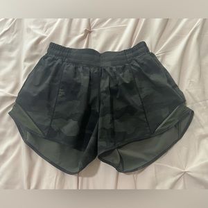 Women’s Lululemon Hotty Hot Low-Rise Lined Short 4”